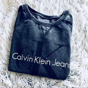 ⭐️Grey Calvin Klein Pullover⭐️